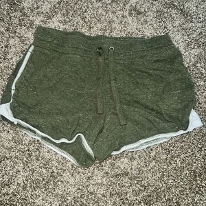 Comfy Army Green Relax Shorts Size Medium